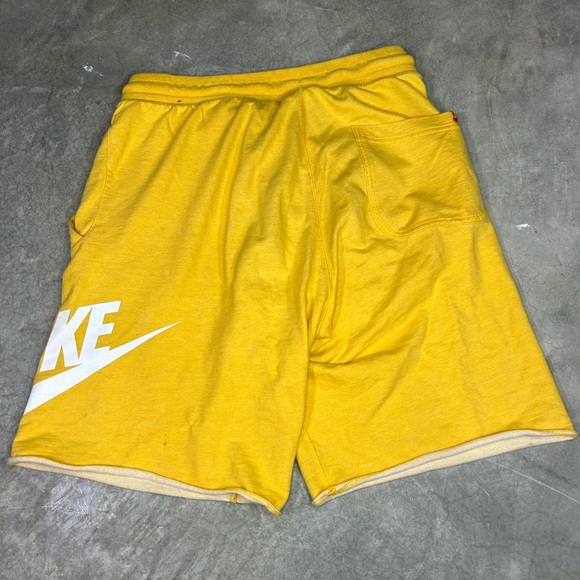 Mens Nike casual shorts - Picture 2 of 8